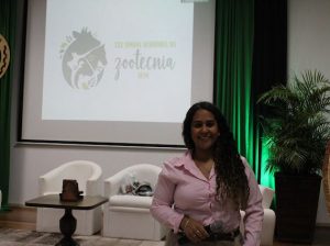 Supervisora do Programa Carne Hereford inspira futuros profissionais e jovens do agro com palestras para UFSM e ABZ Jovem